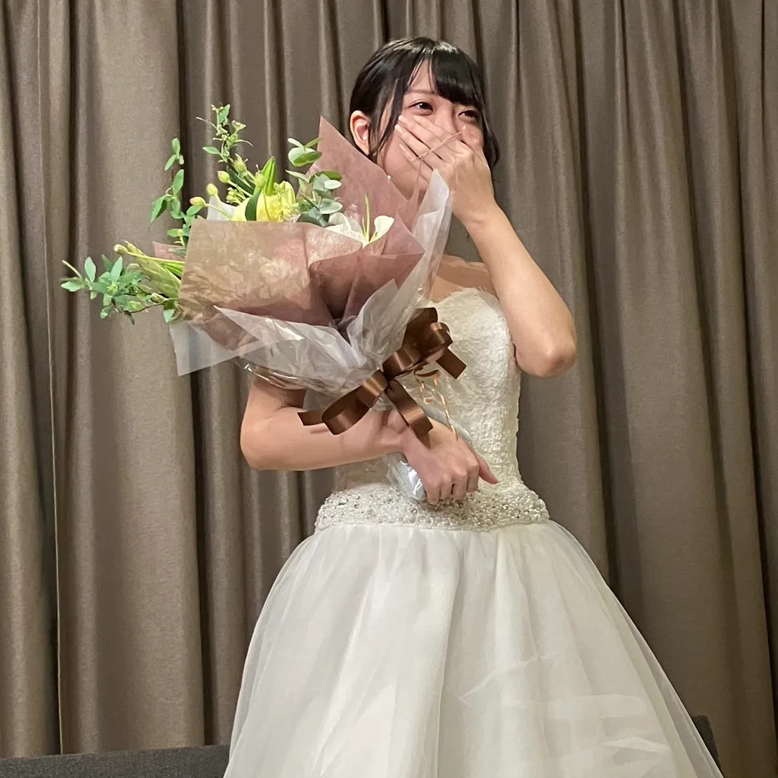 【终于开始贩卖】惠理佳泪下的毕业婚礼！在粉丝感谢祭的个人摄影会上挑战奖励！附有写真集的先行销售版！cd1