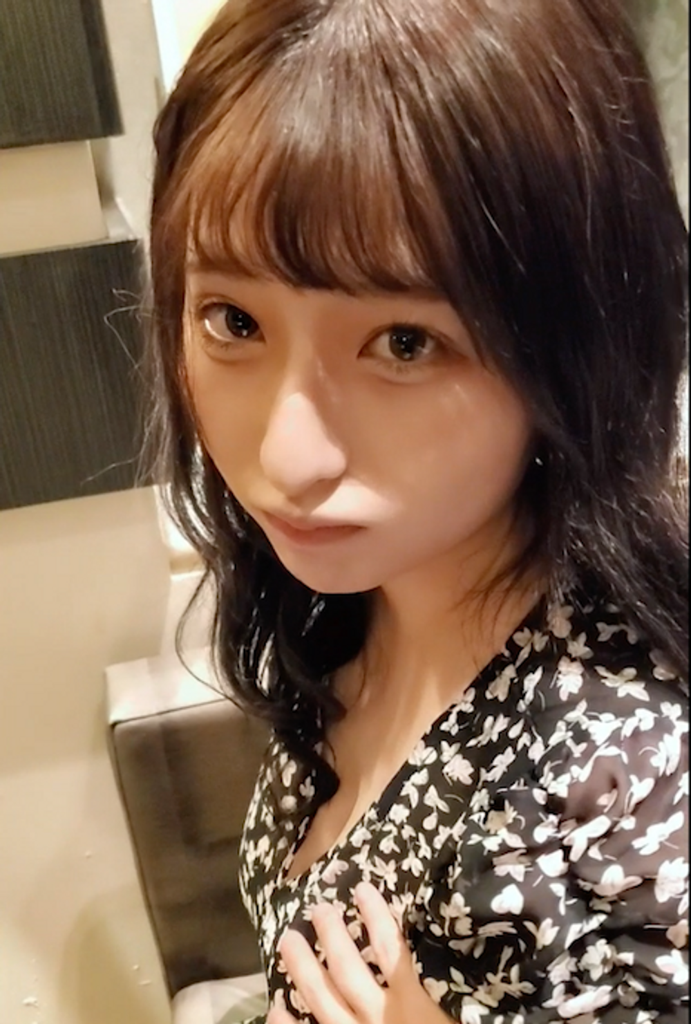 19岁的女主播级I杯女生试着拍照-jku